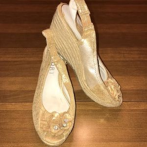 Report gold wedge sandal